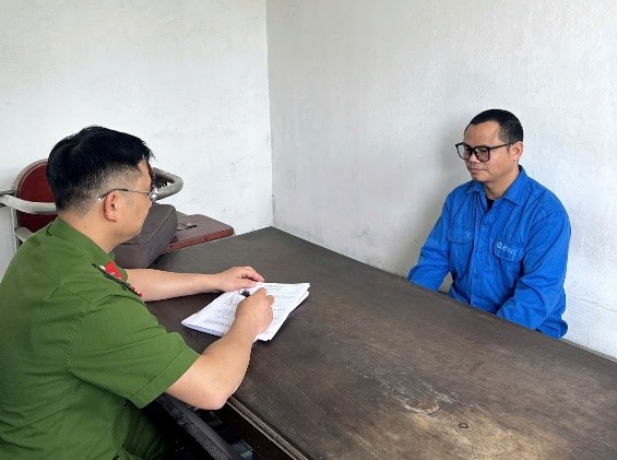 Đặt mua 'sổ đỏ' giả qua mạng để lừa đảo chiếm đoạt tiền