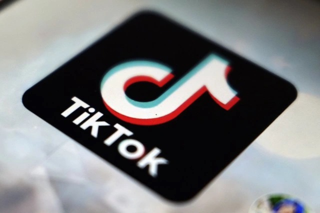 Bẫy tin giả tràn ngập trên mạng xã hội