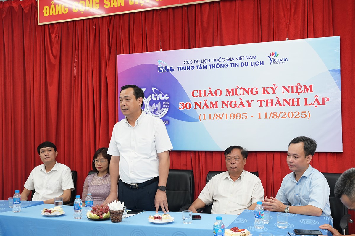 Ảnh gốc lãnh đạo Cục Du lịch Quốc gia Việt Nam dự cuộc gặp mặt chúc mừng kỷ niệm 30 năm thành lập Trung tâm Thông tin du lịch